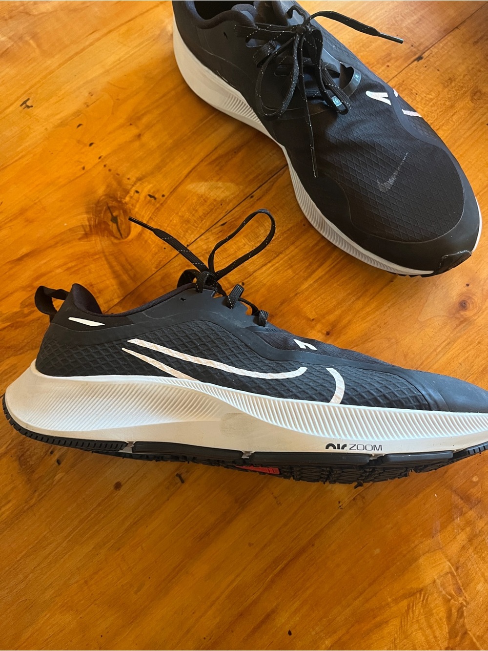 Nike Run Shield Men’s Black and White Air Zoom Weatherized Sneakers US14